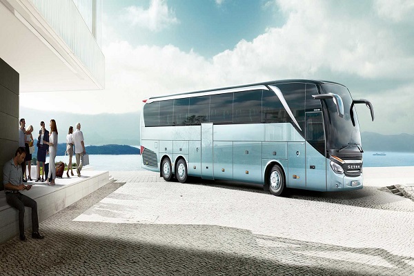 The Benefits of Using a Charter Bus for Corporate Travel